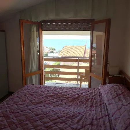 Michela Otel Marina di Massa